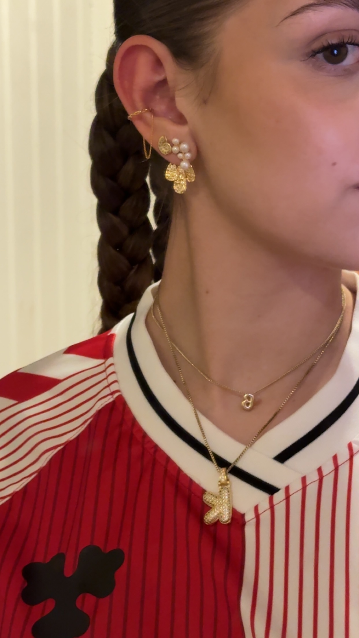 Mille & Lykke earring close-up